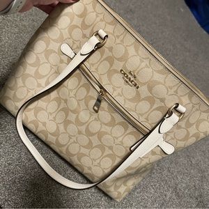 COACH Signature Tote - NEVER USED❣️